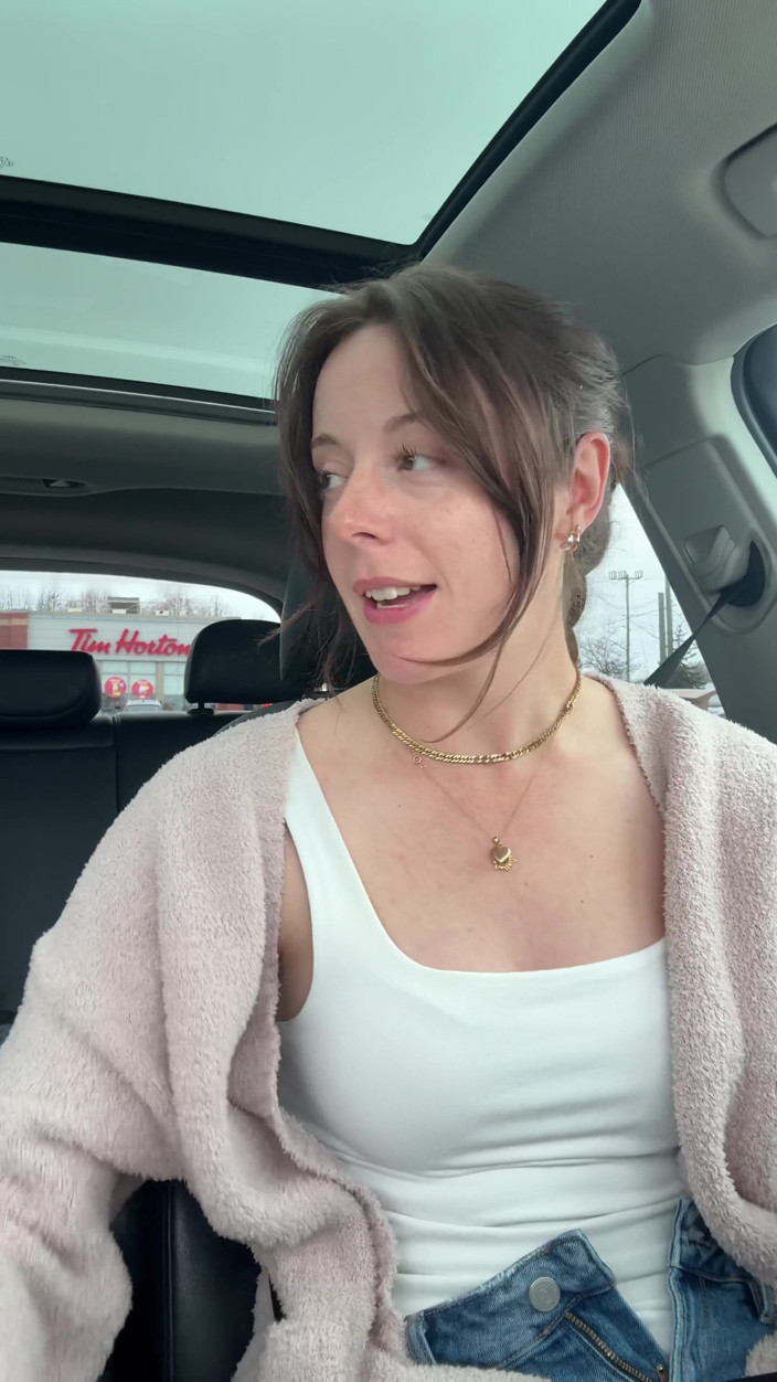 Nadia Foxx: Pancutan mani dalam Tim Hortons Drive Thru!