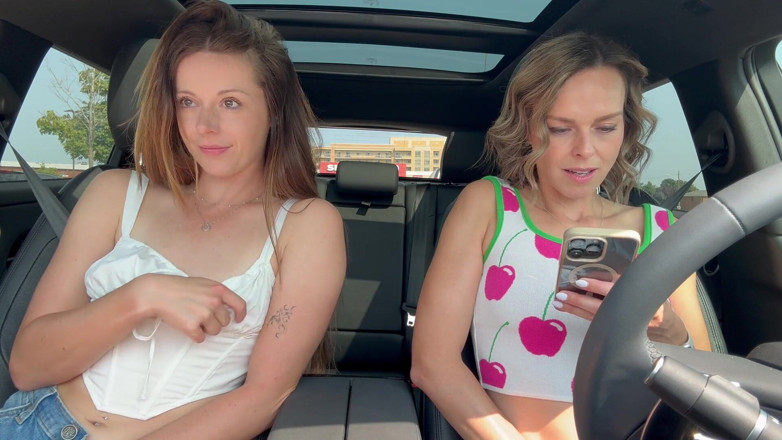 Serenity Cox: Nadia Foxx et Serenity Cox utilisent des vibromasseurs télécommandés Lush...