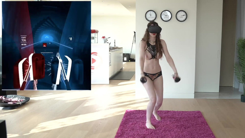 Piper Blush: Gamen in lingerie!