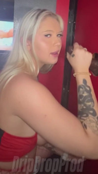 Juliana Marie Liebte Es, Ihn Zweimal Am Gloryhole Zum Kommen Zu Bringen!!