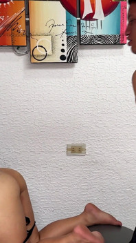 Na co to je, nevlastní bratře? Učím svou nevlastní sestru používat kamasutra a nakonec máme tvrdý sex.