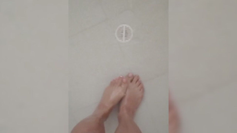 Lulu sweet: Sexy nohy ve sprše