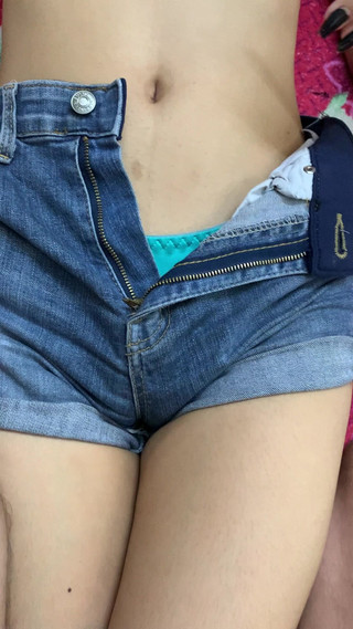 Riya mickey: Tutkulu sevişme kameraya tam vücut temasıyla inleyerek öpüşüyor ve yoğun bir şekilde...