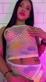 Ladyboy Amre, Tätowiertes Kunstwerk Mit Massiven Eiern Und Befestigtem Penis.