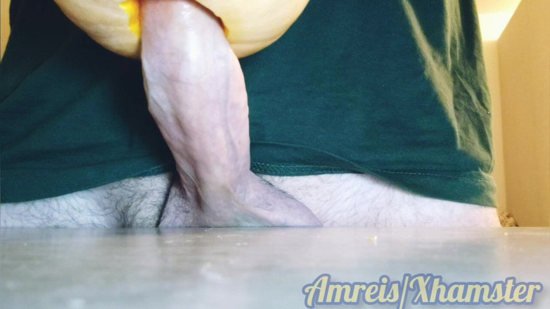 Amreis: Saya mengongkek labu lagi. Saya tidak dapat menahan dan memancut...