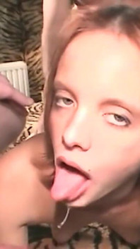 Teen amateur petty shoots first porno