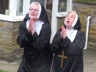 Dirty Doctors Clips: Trisha e Claire são freiras em fuga