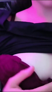 Hotwife delade för första gången, försöker sin mans bästa väns enorma kuk