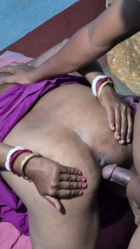 Sex cu indiancă desi pe la spate