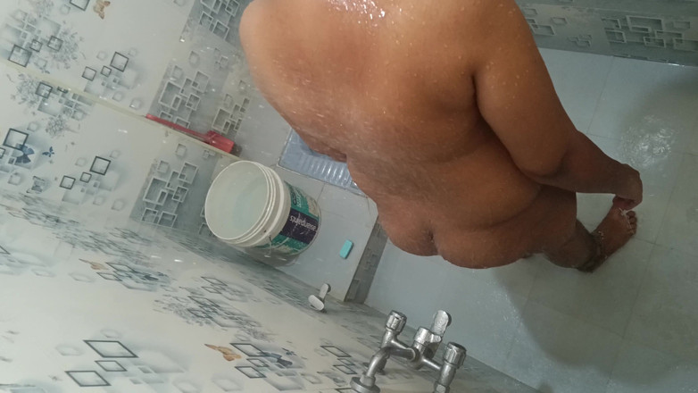 Apple baby: Estructura caliente ama de casa bañándose video viral