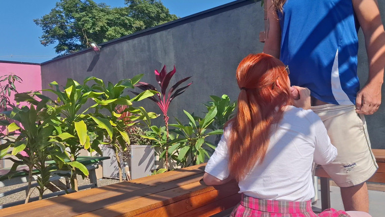 Porcelain Doll: Ngentot cewek polos rambut merah di taman