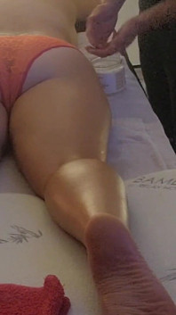 마사지 중 반복적으로 오르가즘을 느끼는 보컬 레이디 오르가즘