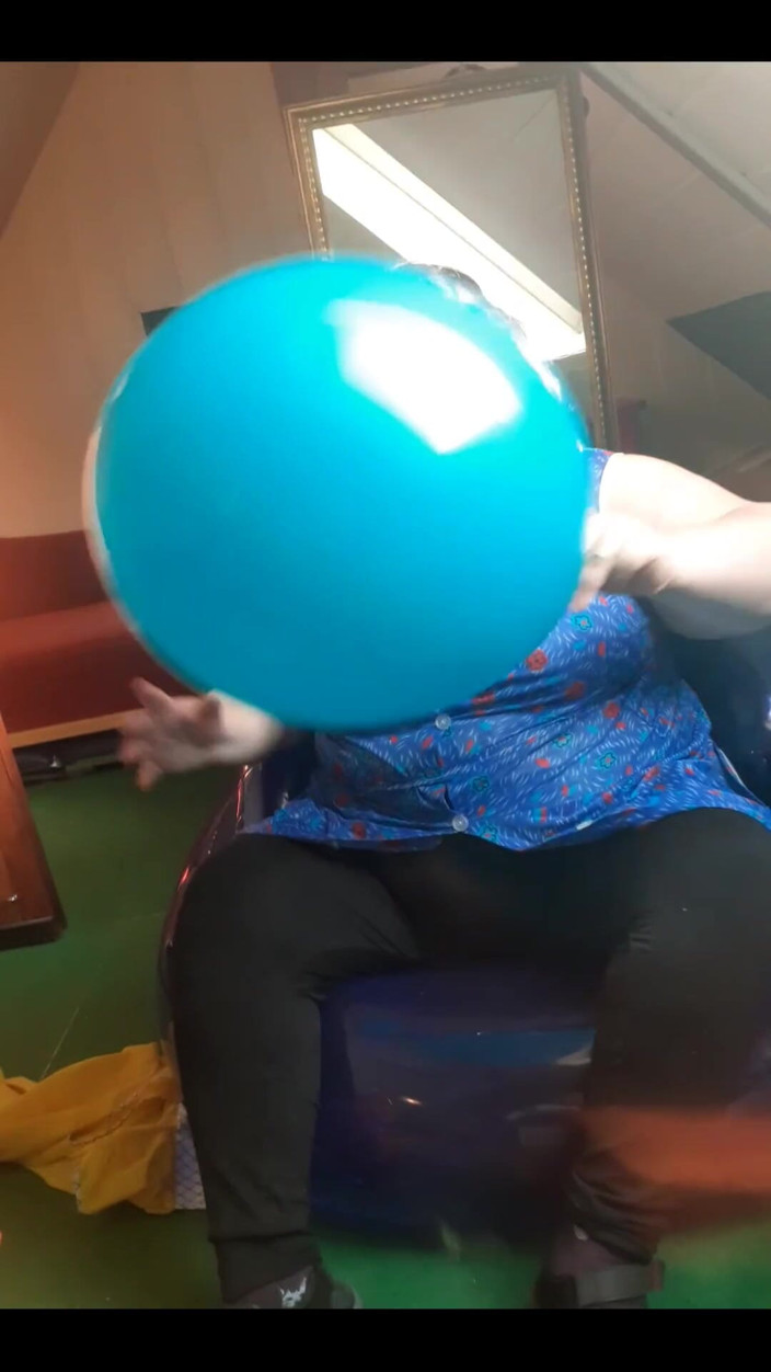 tammara big: Smock et ballon, regarde ce que je fais avec les...