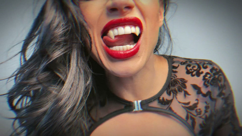 Eva Angelina: Vampir