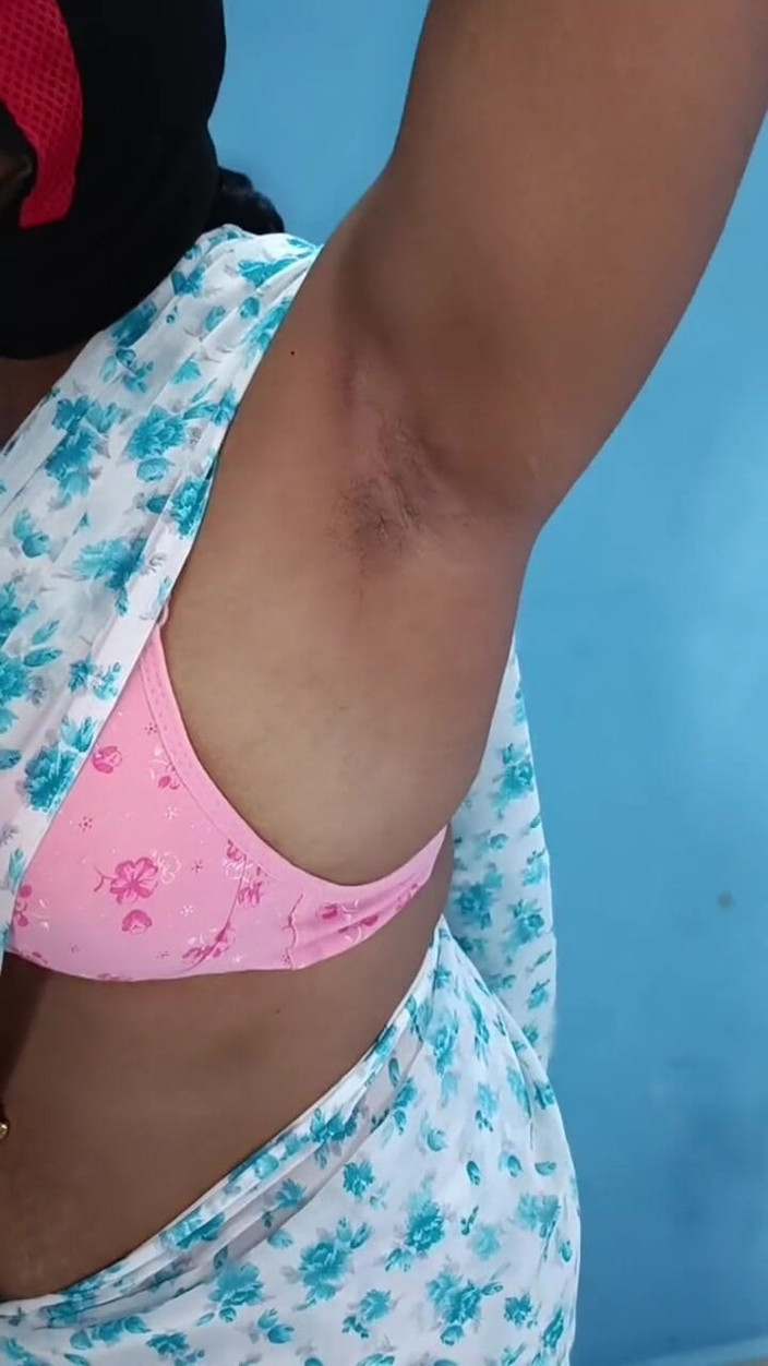 Tamil lesbian: Сарі в гарячій новій тітоньці