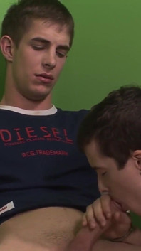 Exkluzivní video Bez sedla: Sexy a nadržení kluci šukají análně v šatně