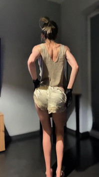 Striptis Buatan Sendiri