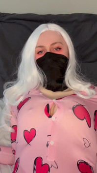 Femboy si gadis remaja nakal pengen kamu bantuin dia crot di pantatnya sendiri