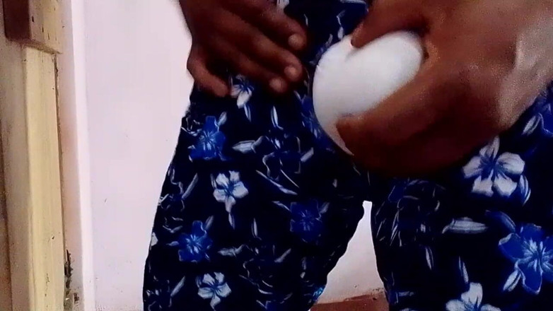 Jaanu294: Impressionante Sisna enquanto usa calças florais da meia-irmã e calcinha...