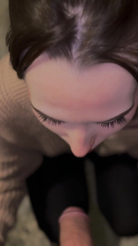 학생이 새 휴대폰을 갖기 힘들었어요