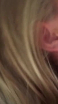 Flick Shagwell & Riley Roberts Lesbo liếm dương vật giả đôi