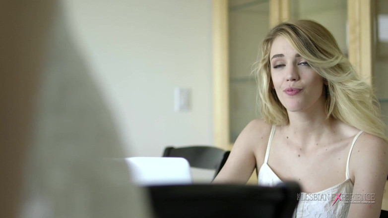 Girl Girl XXX: El compañero de cuarto perfecto