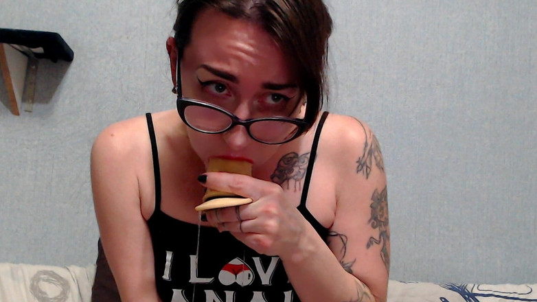 HellENXxOo: Una scopata in gola estremamente salivosa