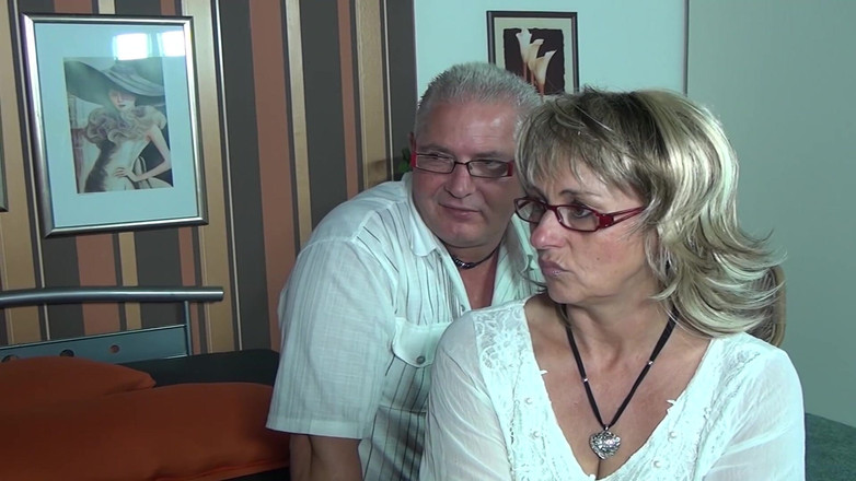 Deutsche Madchen: Two Older German Ladies Sharing Big Dick in Threesome