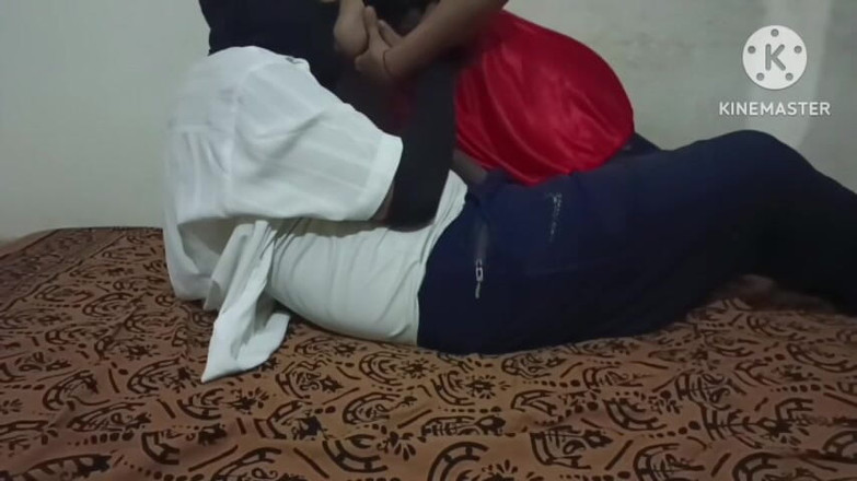 Meena aur James: Міна, вчителька біології, мала з ним секс