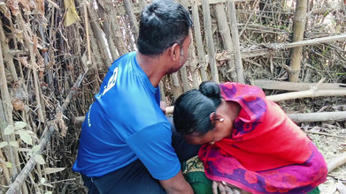 Ghazipur Uttar: Bihar Tr escription para ayudar con el video enfrentado