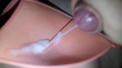 Leatransteen: Leatransteen sperma v oranžové podprsence