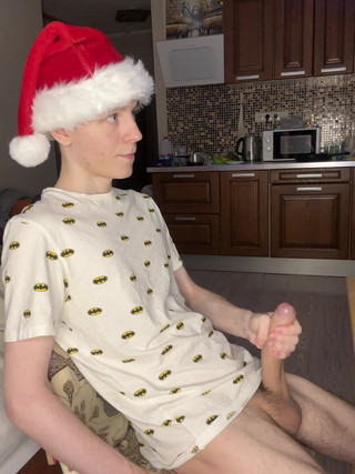 Morflot24: 淫荡的单人表演用精液淹没 twink abs