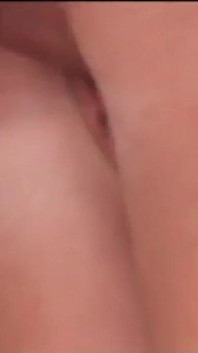 Nikki Benz viene scopata sulle scale e nutre di sperma mentre Lucy Lee guarda