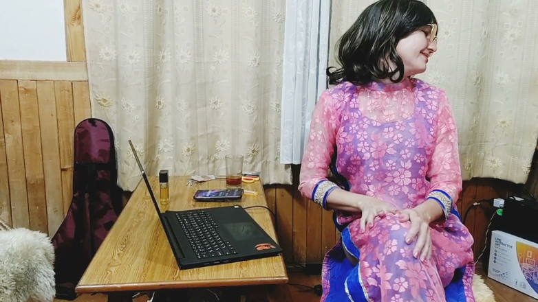 Bolly Karma: Làm tình giữa chị kế quái đản và anh kế