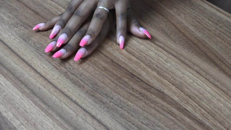 Solo Austria: Ebony hand &amp; finger nails fetish