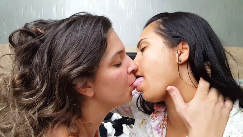 FetishKing: Hot Kisses Real Girlfriends