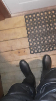 Rubberboots and Leatherpants on Ice