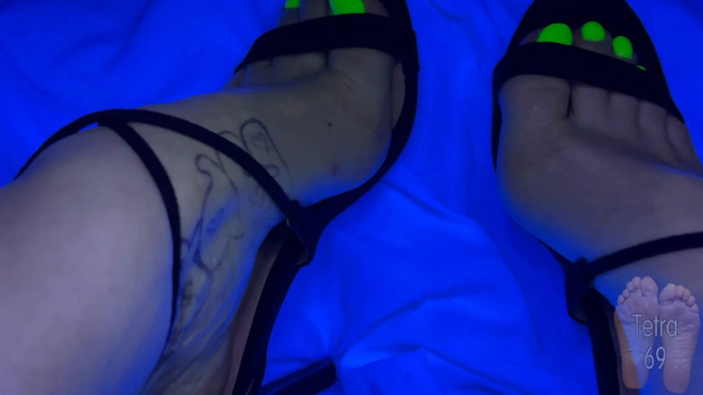 Tetra69: Pošlete mi finanční dominanci pro nohy