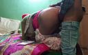 Desi_Pooja_26: Indische tante wird von schwager gefickt, nachdem er sie nackt...