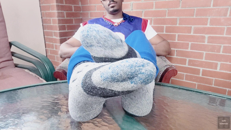 Soft Soleman: Solaryumda erkek ayaklarıma dokunuyorum ve gösteriyorum (2025)