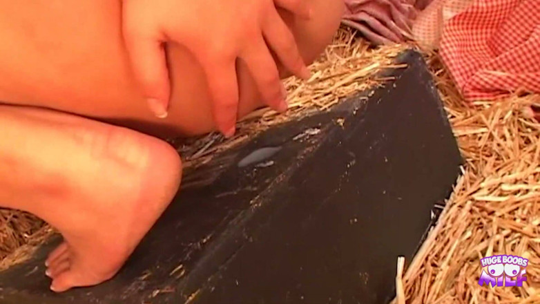 Huge Boobs MILF: Presley Maddox byl požehnán velkými přírodními kozami Any Man s...