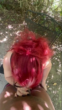Outdoor-blowjob Liz Heat Lutscht Stier Im Freien