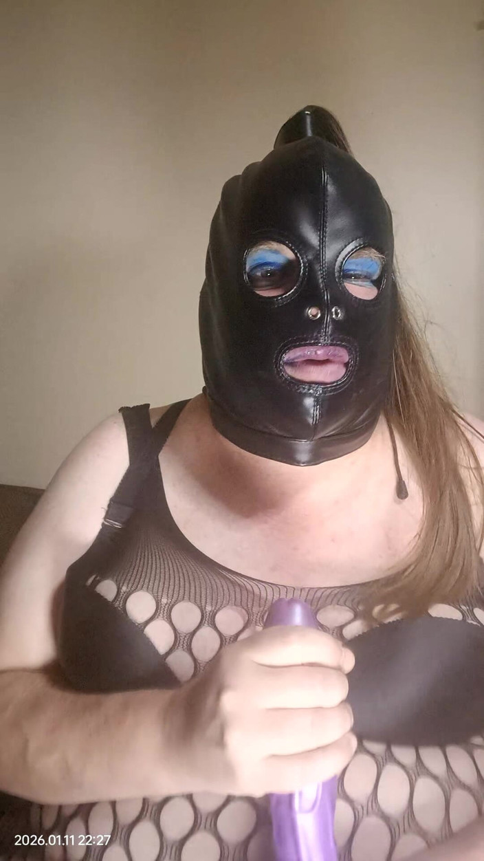 Stephanie-Nicole-TV: Tv semok kulit putih lagi asik muasin memeknya pakai dildo...