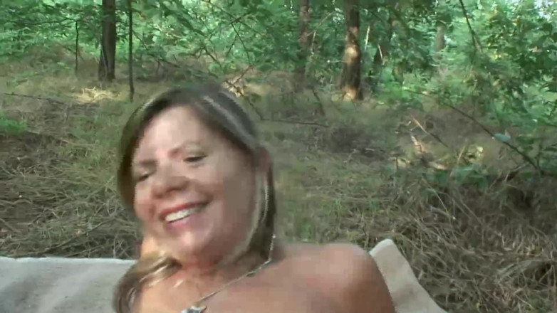 Mature Climax - 100% Mature Videos: Troia matura carina che salta fuori