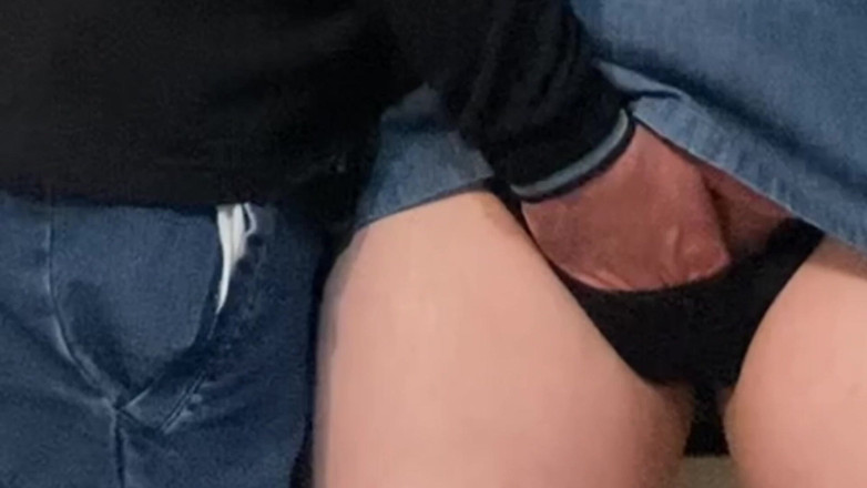 Niki studio: Wow!! Tangan orang asing mesum di balik celana dalam seksiku