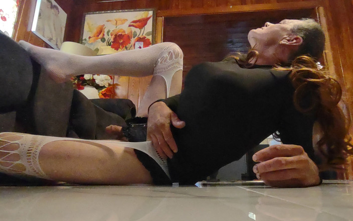 AnalAndrea: "Analandrea, une tapette à gros nichons portait prend 12 » si bite tapette...