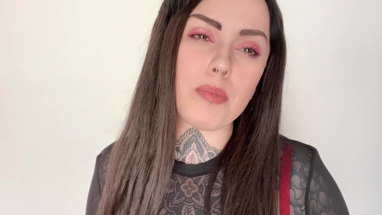 Miss Valentina: Peminum air mani kecil ibu tiri