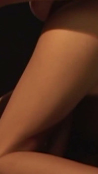 Striptease en tacones altos, ¿qué más podrías querer de una dama sexy y justa?