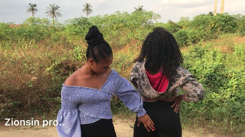 Zion: Kekasih lesbian afrika lagi asik main di luar ruangan