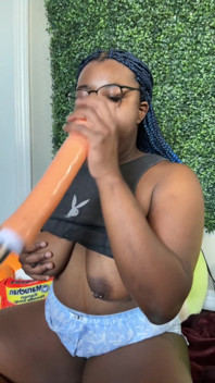 Une Black Se Fait Facefucker